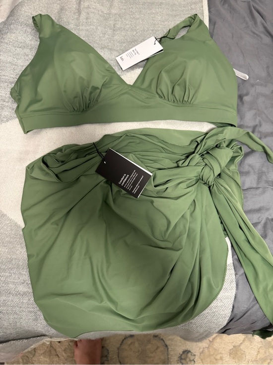 knix Other - NWT KNIX DEEP V BIKINI TOP+ SARONG Green